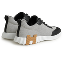 Bouncing Sneaker