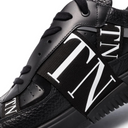 VL7N Low-Top Sneakers