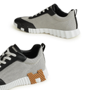 Bouncing Sneaker